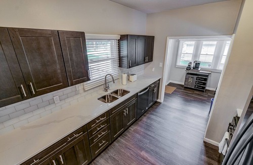 Northeast South Bend House | Walk to ND and Eddy Street, ProCleaned * Comfy * Updated