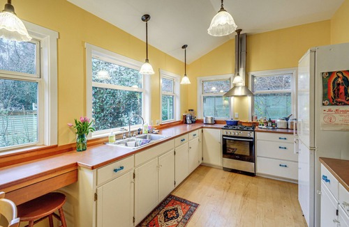 Port Hadlock House | Walk to Irondale Beach Park! Family Haven w/Yard