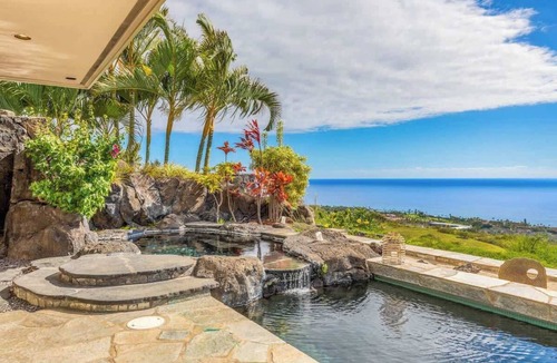 Kahaluu-Keauhou House | Watch Rain Fall Inside Your Home Into The Indoor W