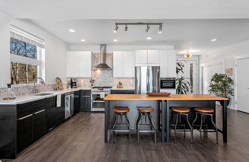 Blaine House | Waterfront 5 bed/5ba Private beach, hot tub, fire pit, huge patio, 2 kitchens