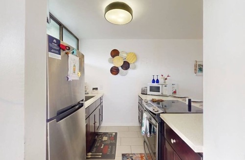 Hilo Condo | Waterfront Hilo Condo with Shared Pool, Fast WiFi & Full Kitchen
