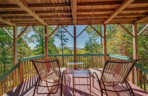 Lynn House | White Oak Vista | A Peaceful Cabin with Breathtaking Views | Under 20 min to TIEC