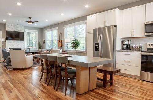 Woodfin Villa | Wildwood Flower | Pet-friendly 4BR Home | Asheville | Hot Tub