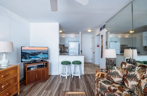 Historic Kailua Village Condo | Wonderful Oceanfront Condo 🌊 Spectacular Views From The Lanai! 🏄‍♀️ Hale Kona Kai 408