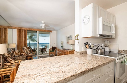 Historic Kailua Village Condo | Wonderful Oceanfront Condo 🌊 Spectacular Views From The Lanai! 🏄‍♀️ Hale Kona Kai 408