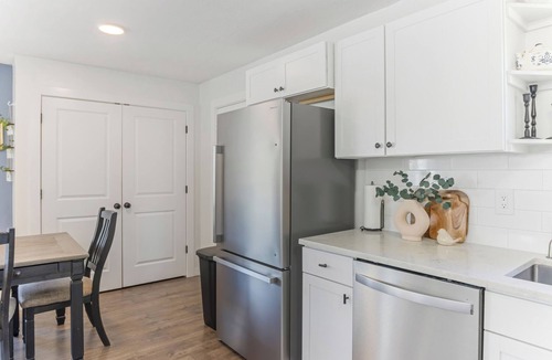 Boiling Springs House | Work & Play Retreat Sleeps 7 - BBQ, Arcade & Fresh Eggs