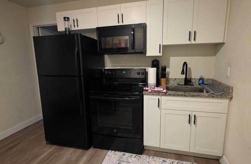 Poinciana Bed & Breakfast | XanCar Villa Cozy 1-bedroom bed & breakfast in tranquil Poinciana with AC