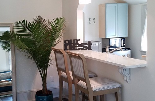 Historic Montford Apartment | Your Montford Nest, Couples Private Retreat. Walk to Town.