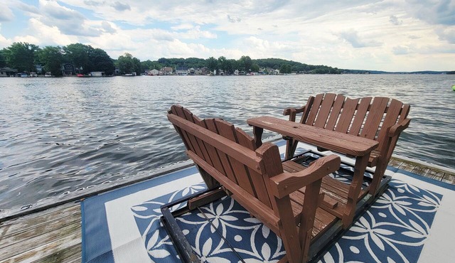 1 Bed 1 bath Lakefront Apartment in Lake Hopatcong, NJ w/lake access and kayaks in Jefferson