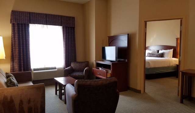1 Bedroom | Free Breakfast 24-hour business center in Rogers