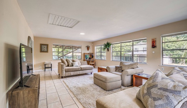 1 Mi to Robins AFB: Family-Friendly Home! in Warner Robins