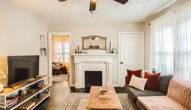 1429 Lanvale · Quaint Boho Retreat Near Downtown - Pet Friendly in Atlanta