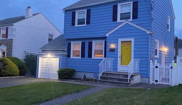 2-bedroom in charming Nutley. 1 block to bus to NYC. 3 miles from World Cup. in Nutley