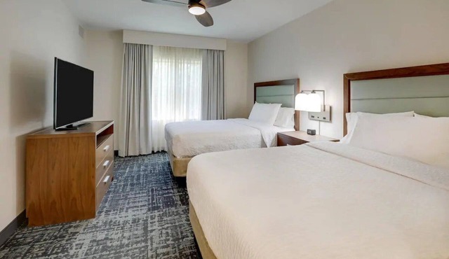 2 Convenient Suites Near Charles Pinckney Site – Enjoy Comfort for Families in Mount Pleasant
