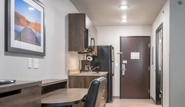 2 Modern Units with Kitchen – Minutes from Outdoor Adventures in Tucson