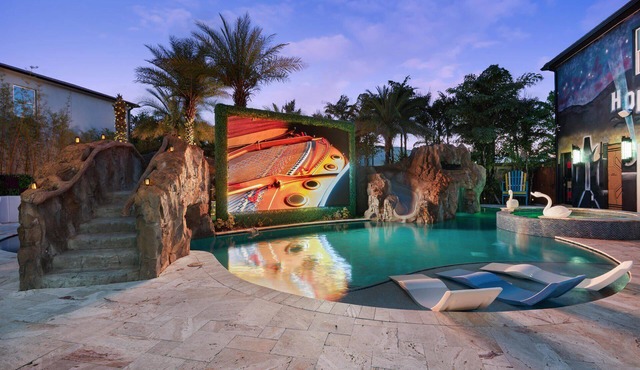20 Bedroom Hollywood Themed Mansion Private Pool+Lazy River