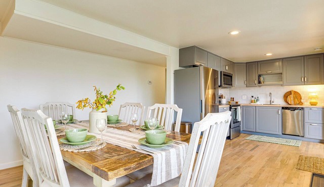 20 Mi to Alta Ski Area: Modern Retreat w/Yard!