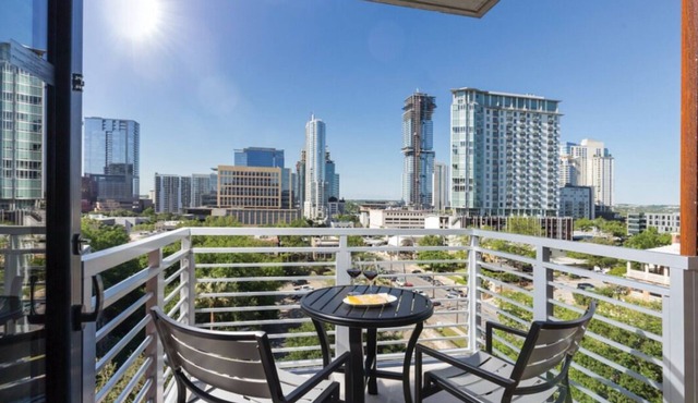 2BD/Austin - Full Kitchen, W/D, Balcony, Fire Pit! in Austin