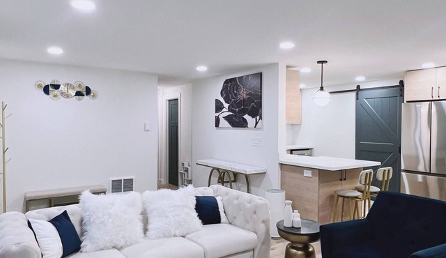 2BR Guest Suite at The Blue House in Mountlake Terrace