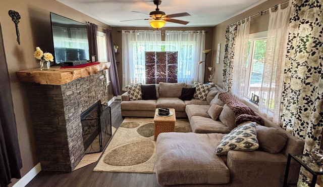 3-bedroom house on outskirts of Olean with peaceful porch back patio & fire pit in Olean