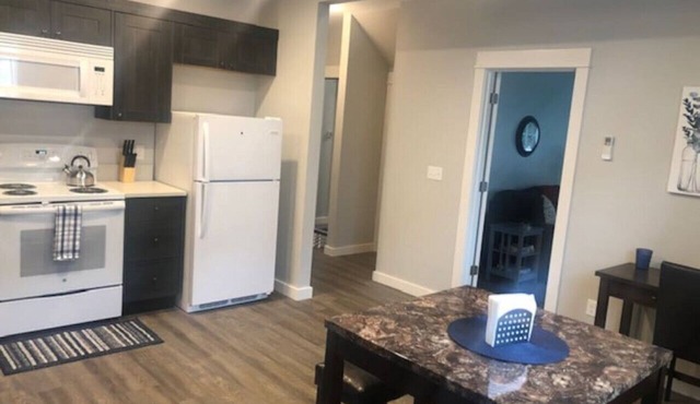 3143 Dover #1 · Modern Apartment High End Finishes & Washer/Dryer In-unit. in Longview