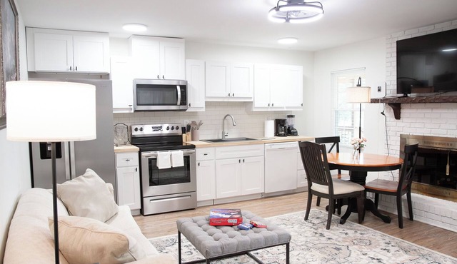 3BR Extended Stay Home Near Michelin with a Sunroom in Boiling Springs