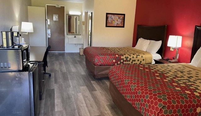 4 Accommodations for Family & Group Stays in Perry | Free Parking & Breakfast in Perry