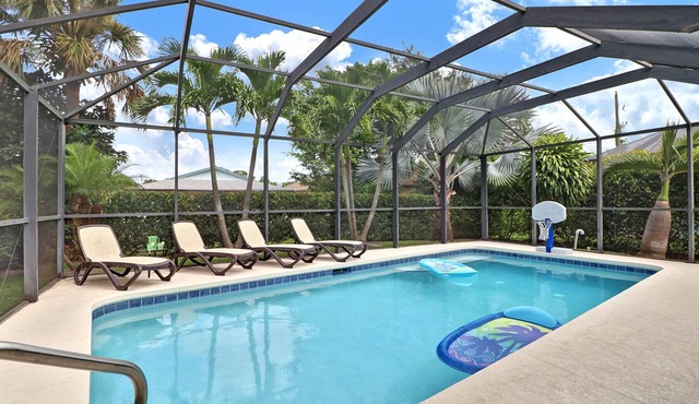 4 Bedroom, 2 Bath Home with Large Private Pool - Bike or Walk to the Beach! in Naples