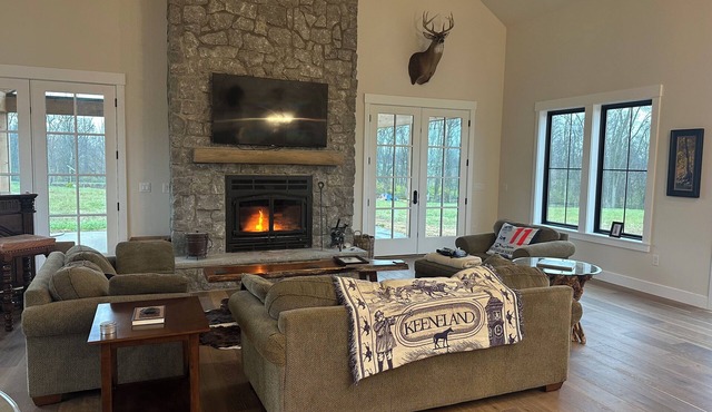 4 bedroom Farmhouse on private 35 acres