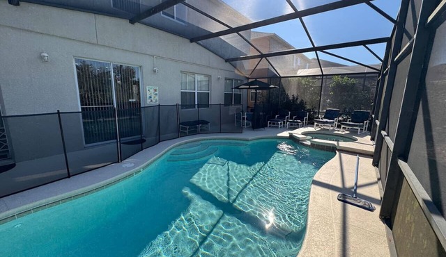 4 Bedroom games room hot tub & pool close to Parks