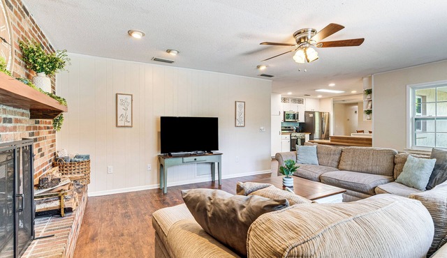 5 Mi to Silver Springs State Pk: Gem w/Game Room! in Ocala
