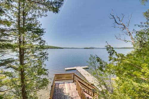 8 Mi to Saddleback Ski Area: Cabin w/Fire Pit in Rangeley