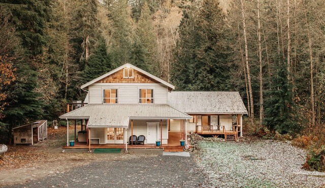 86MF - WiFi - Hot Tub - BBQ in Maple Falls