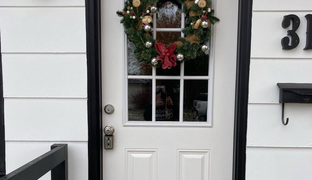A cozy cottage in Gem county. Each room thoughtfully decorated. in Emmett