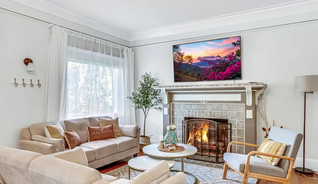A Huge, Calm, Relaxing, Beautiful Home close to Universal Studio in Pasadena