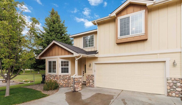 A Whimsical Escape | Back Patio w/Chiminea | Spacious Master en Suite