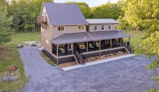 Adventure Oak Lodge w/Pickleball Court, Pool Table + More! in Beech Creek