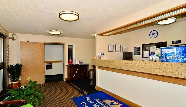 Affordability Meets Comfort! Pool, Pet-friendly Property, Free Breakfast in Ontario