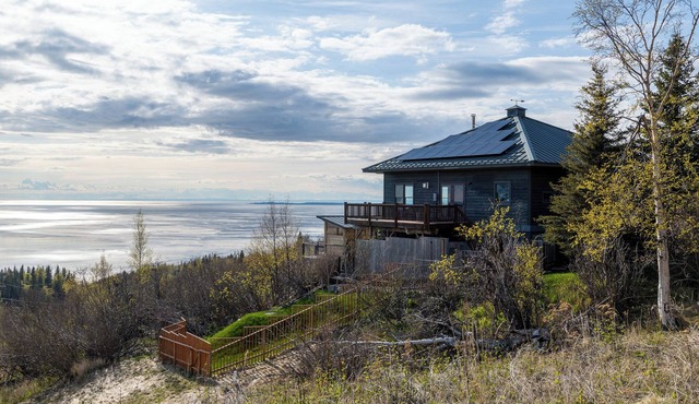 Anchorage Hillside Retreat: Aurora & Inlet Views in Anchorage