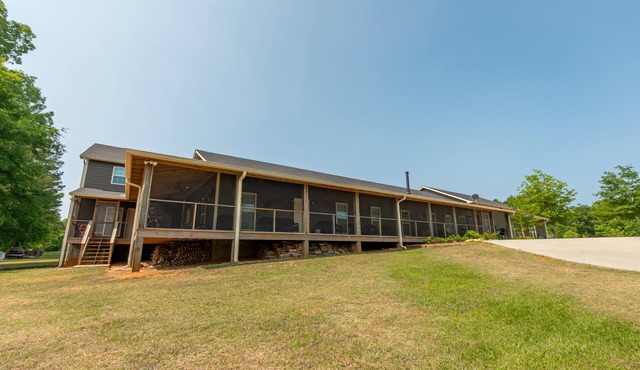 Apollo's Villa - Peaceful Country Retreat - 12 Bedrooms - 10.5 Baths - Lake View in Preston