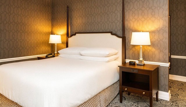Authentic 18th Century Hotel Near US Naval Academy - Walking Distance in Annapolis