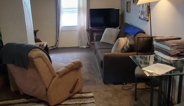 B's Cozy house in Ontario
