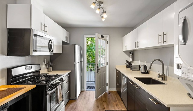 (B1bB) Enjoy a Full Kitchen in an Affordable Condo near Peachtree Street