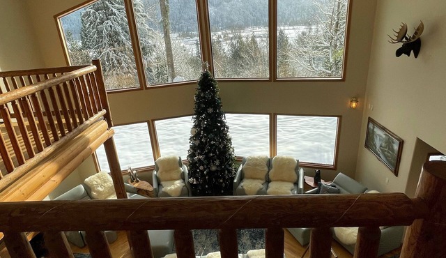 Barrel sauna, two plug-play hot tubs ,pool table Mt View private trail to river in Arlington