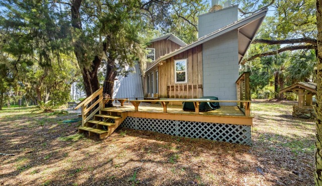 Bay Front A-Frame with Dock and Kayaks in Cedar Key