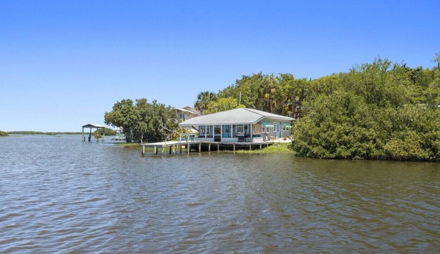 Bayside Waterfront Vacation in Cedar Key