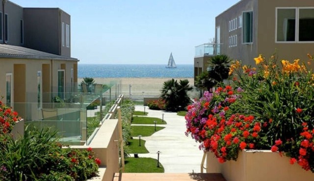 Beachfront Retreat Playa/Marina