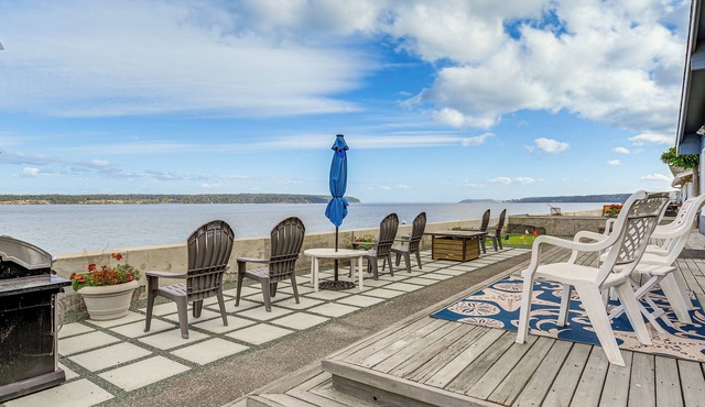 Beachfront Whidbey Island Home + Apartment! in Langley
