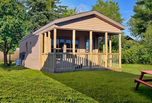 Bear Cave Camping Resort in Buchanan