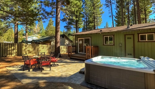 Bear Cub Cabin - Pets + Hot tub + Arcade Game